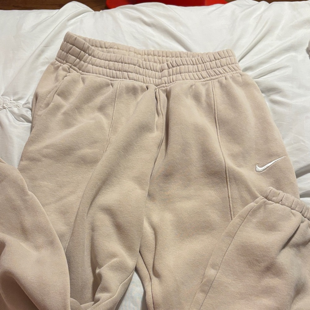 Nike  Cream Sweatpants